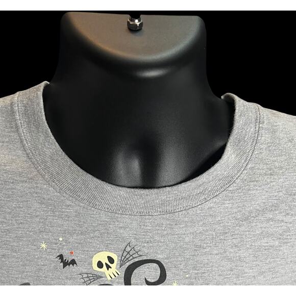 Disney Parks Halloween 2018 Mickey Mouse T-Shirt Limited Edition Size Large Gray - Picture 5 of 8